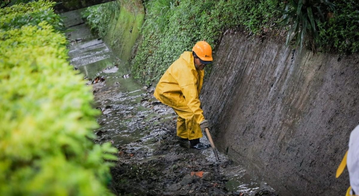 IBAL encuentra enorme cantidad de basura en canal de aguas lluvias del Jordán
