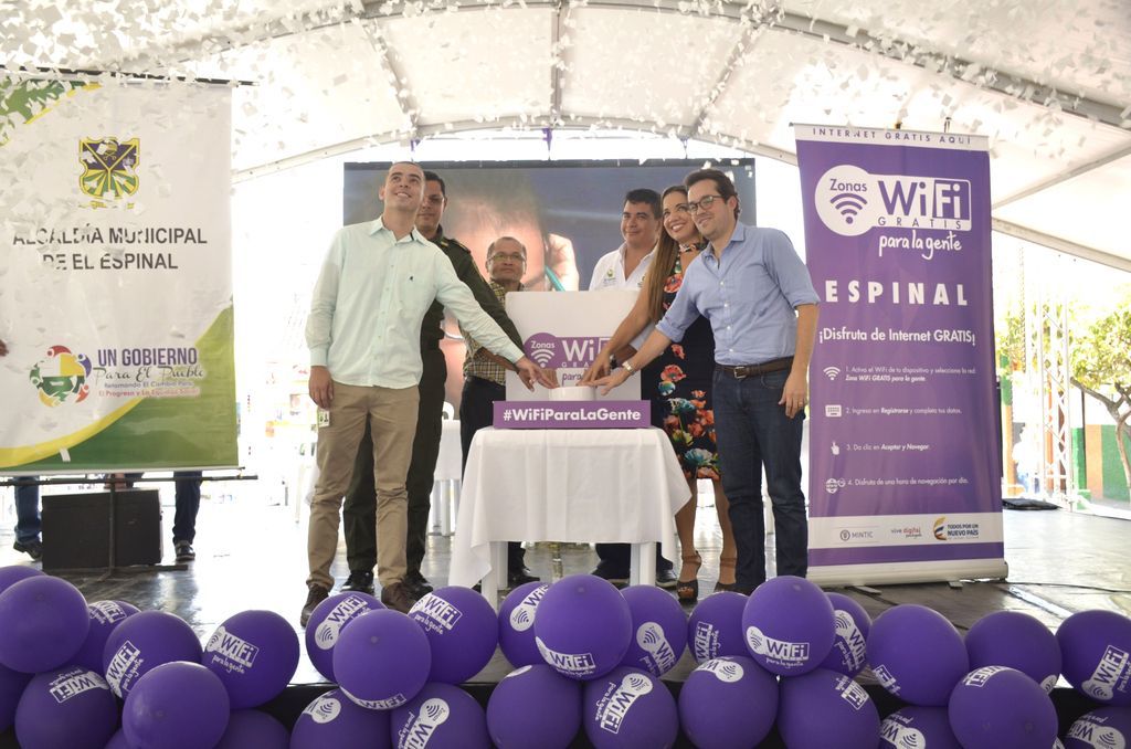 Habitantes de El Espinal disfrutan de su primera Zona Wifi Gratis