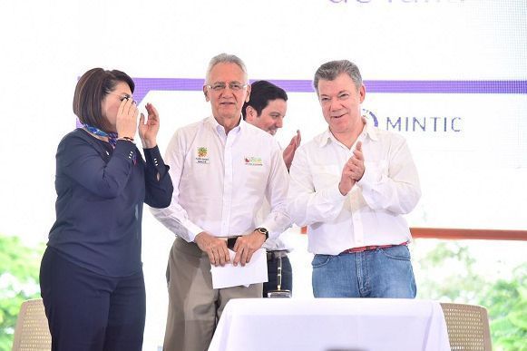 Jaramillo y Santos entregan moderno Centro de Emprendimiento digital, 4 puntos de Wi-fi y 8000 tabletas gratis