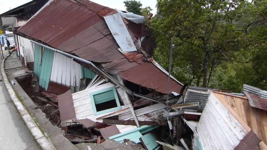 No paran los estragos de las lluvias. Una vivienda colapsó en Villahermosa