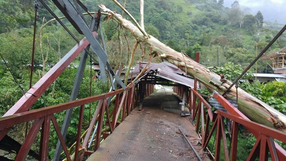 Atienen taponamientos por lluvias en zonas rurales de Ibagué