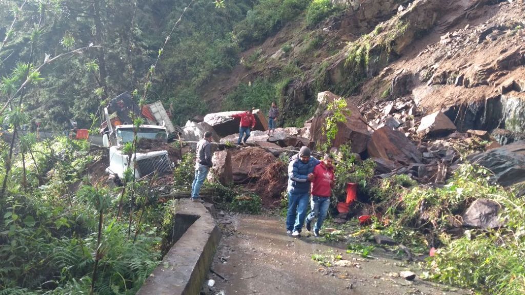 Nuevamente cerrada vía Ibagué – Armenia, por caída múltiple de rocas