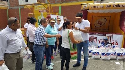 Dos Concejales de Cajamarca reciben mercados para damnificados