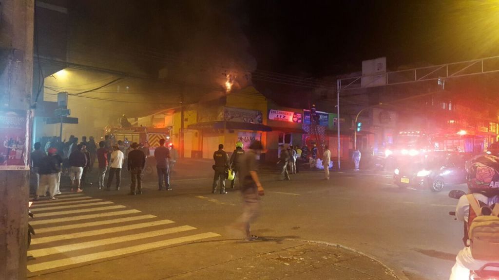 Millonarias pérdidas en varios locales dejó incendio registrado en la 20 con Quinta