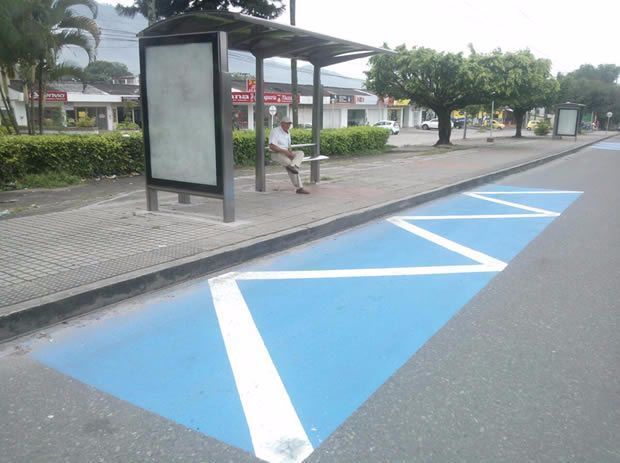 Sancionan a conductores de bus que recogen pasajeros en sitios no autorizados