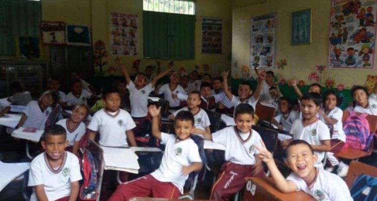 Estudiantes de instituciones educativas oficiales del Tolima regresaron hoy a clases