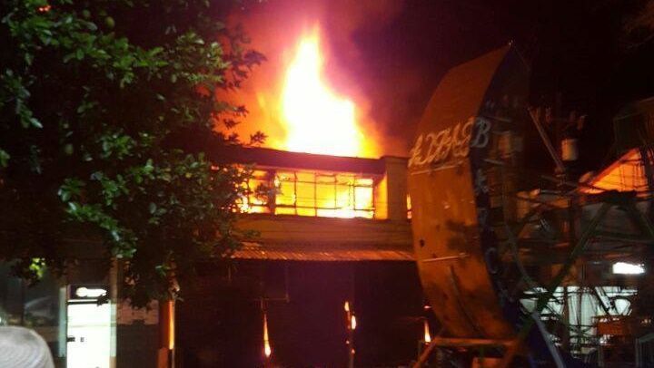 Voraz incendio consumió una papelería en el centro de Chaparral