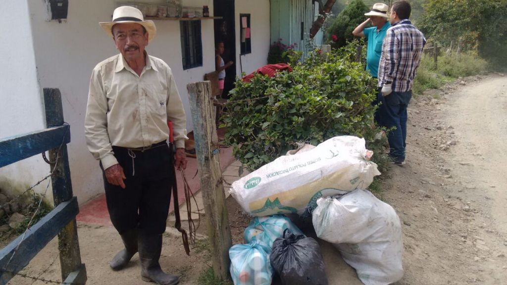 Recogen 13 metros cúbicos de residuos en siete veredas de Ibagué