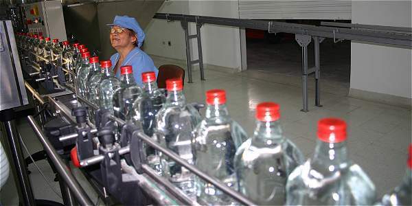 En paro trabajadores de la Fábrica de Licores del Tolima
