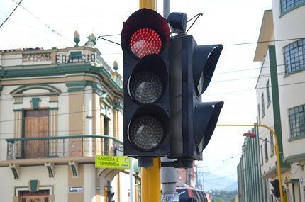 Realizan mantenimiento a redes semafóricas de principales vías de Ibagué