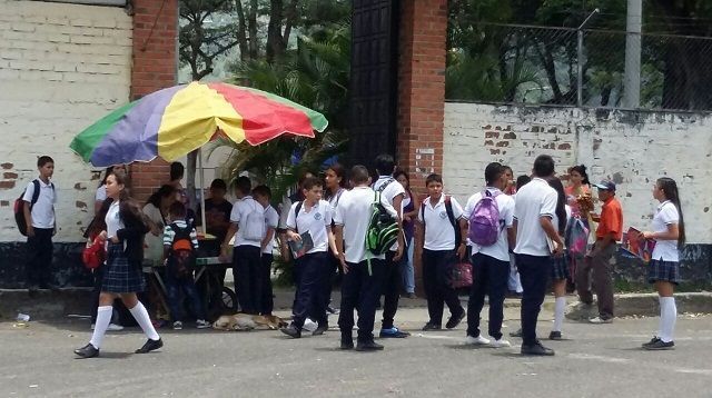 Yo también comí mango a la salida del colegio