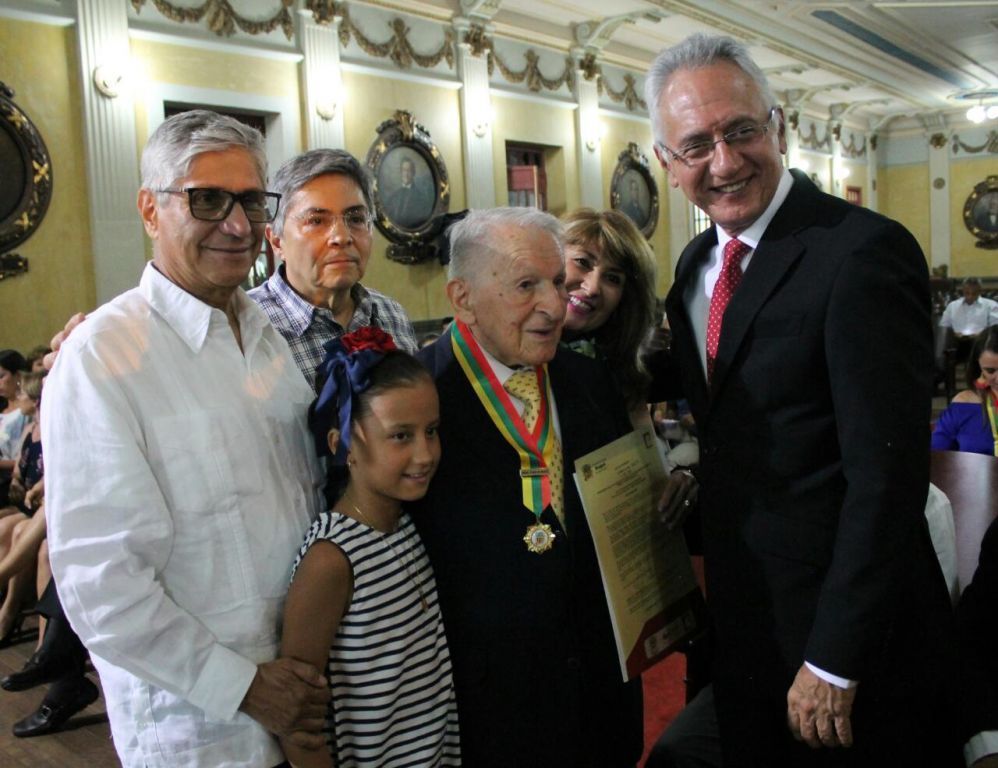 Alcaldía condecoró a 13 familias empresarias que han contribuido al desarrollo de Ibagué