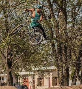 IMDRI apoya a deportista de BMX en competencia en Argentina