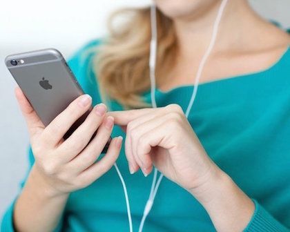 Usuarios de Iphone viejitos demandan a Apple