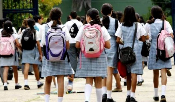 68.000 niños y jóvenes regresaron a clases este lunes