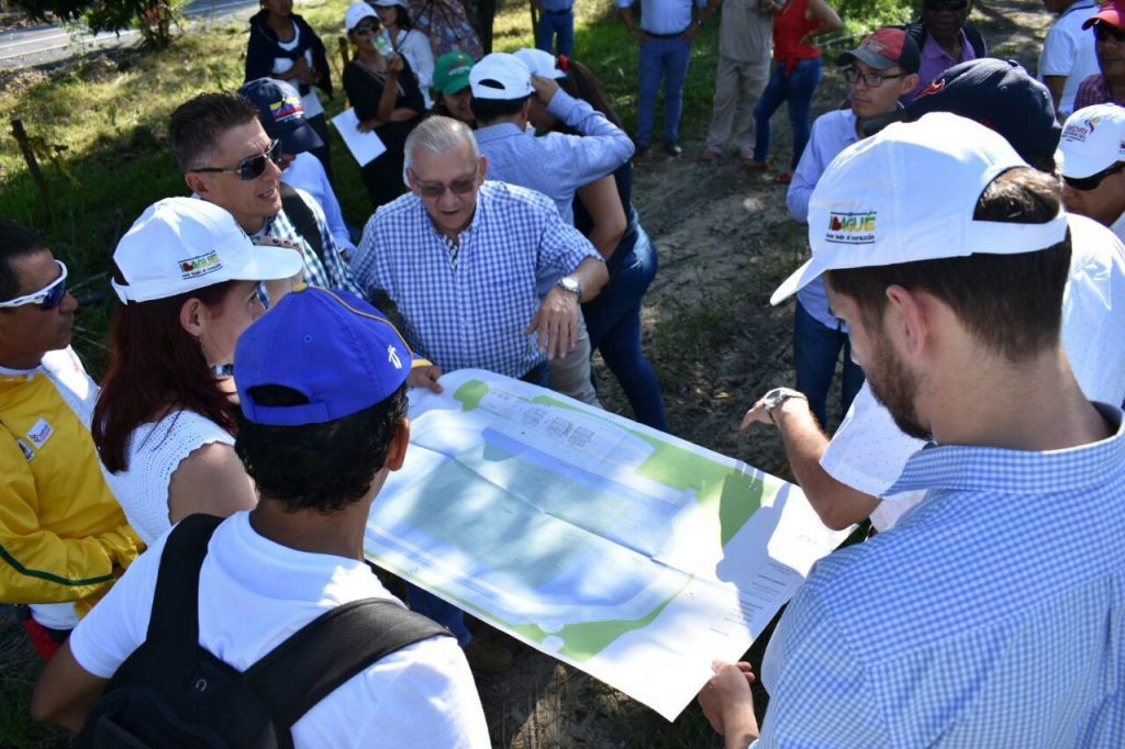Contratistas entregan diseño preliminar de escenarios deportivos