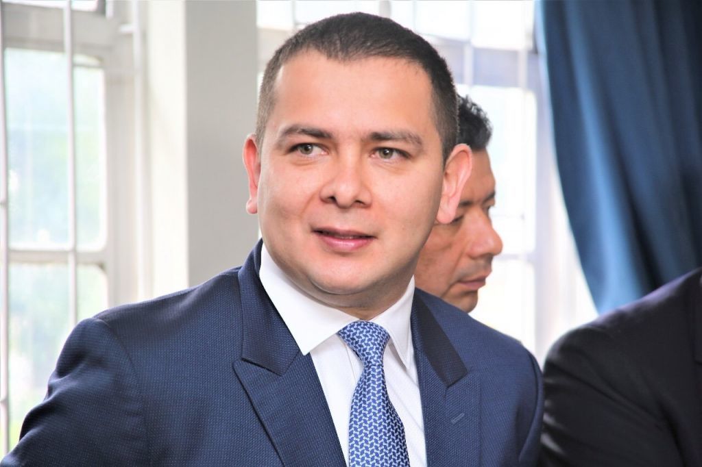 ¿Quién aceitará la maquinaria?