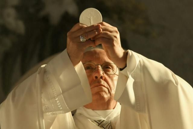 Las hermanitas de las hostias continúan elaborando el Cuerpo de Cristo en Semana Santa