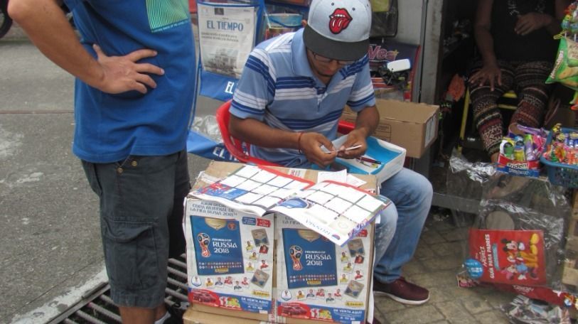La fiebre del Álbum Panini se tomó el centro de Ibagué