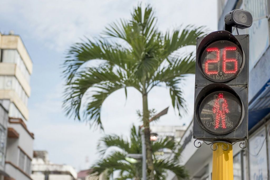 Anuncian consultoría para modernización de red semafórica