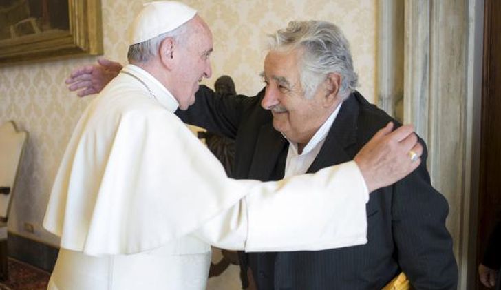 Los políticos deben liberarse de las ataduras del dinero: Papa Francisco