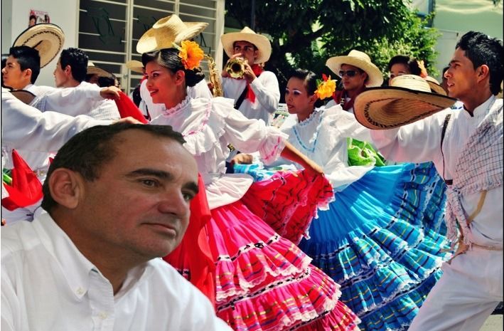 En la cuerda floja las fiestas del Folclor en Ibagué