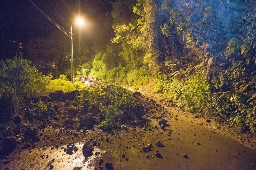 Por deslizamiento de tierra, ordenan cierre temporal de vía al Cañón del Combeima