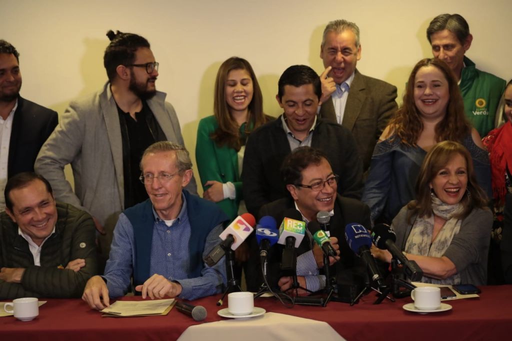 14 congresistas del Partido Verde se unen a la campaña de Gustavo Petro