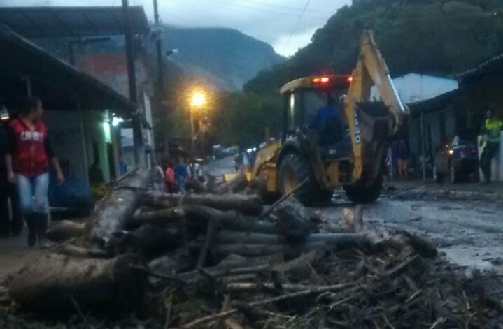 Dos personas afectadas por fuerte avalancha en Llanitos