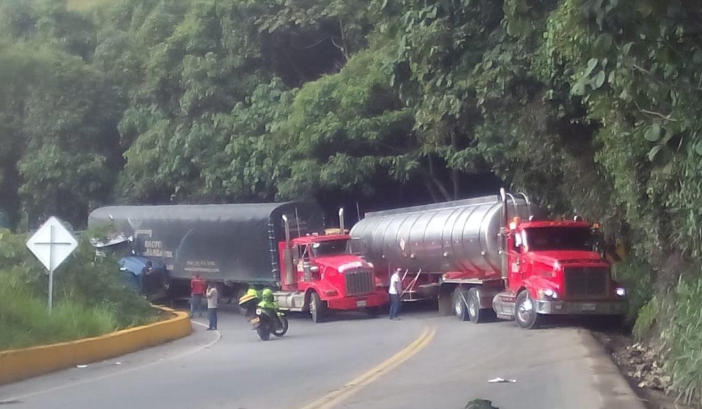 Comienza a normalizarse paso de vehículos en la vía Cajamarca- La línea