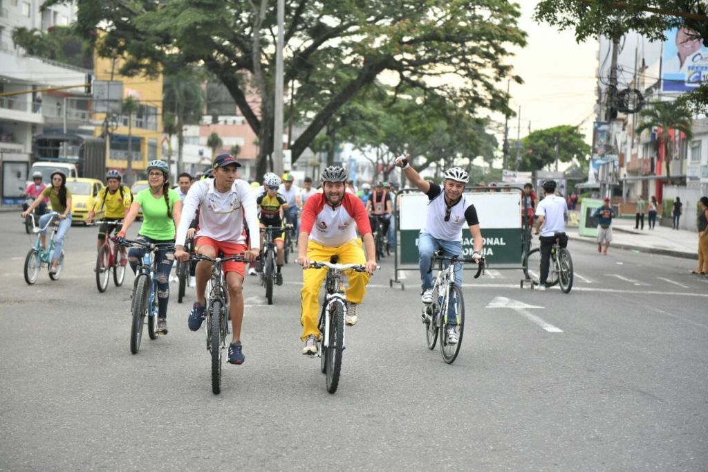Aliste su bicicleta y participe en el desfile municipal del folclor