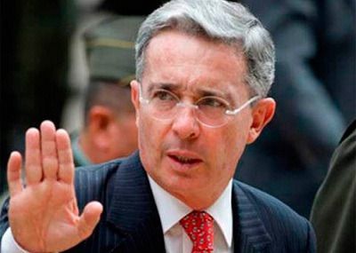Álvaro Uribe Vélez, es llamado a indagatoria por la Corte Suplema y renuncia al senado