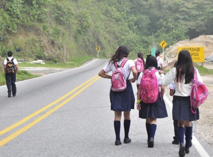 Estudiantes serán transportados hasta finales septiembre