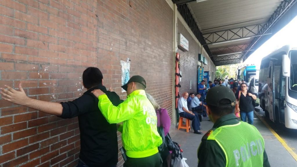 38 personas capturadas y 988 dosis incautadas dejan operativos contra el delito.