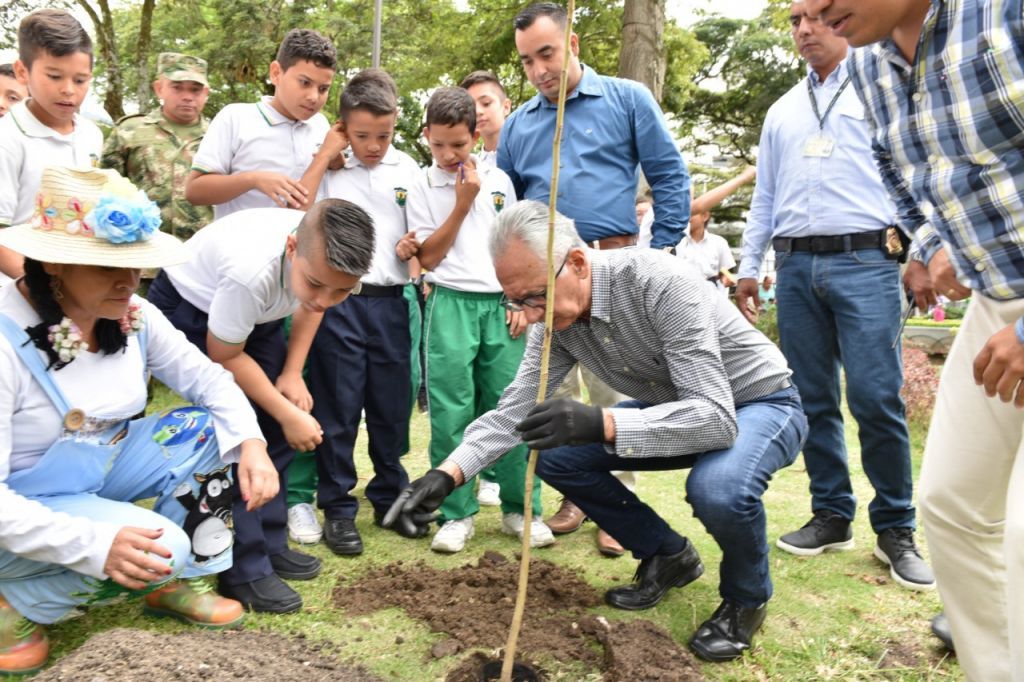 Sembraron 600 árboles durante la celebración del día del ocobo