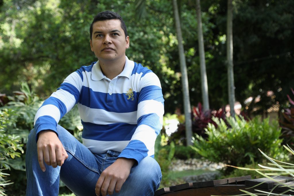 Daniel Montoya docente la Unibagué, lleva dos premios internacionales de poesía ganados este año