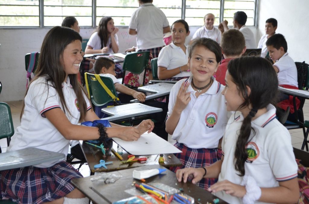 Alcaldía invirtió $821 millones en compra de mobiliario y dotación escolar para 158 aulas