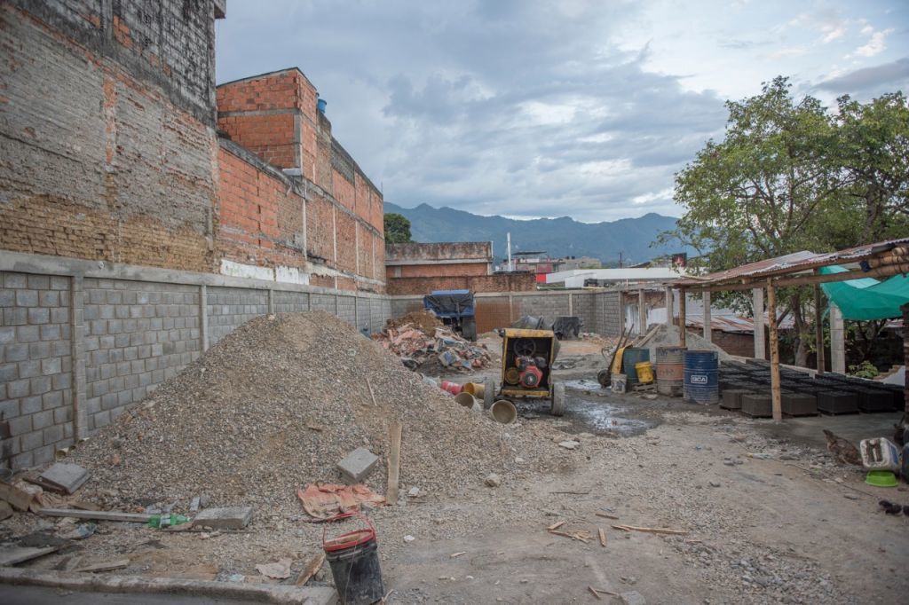 Construcción de parqueadero público en la plaza de la 21 tiene un avance del 82 %