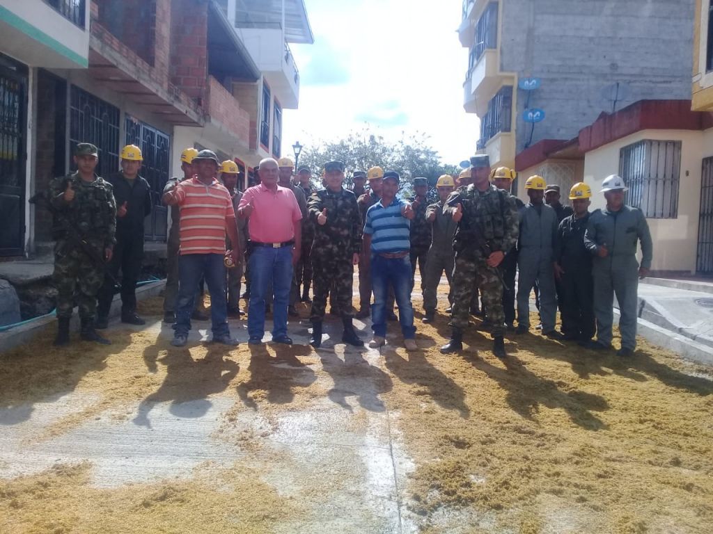 Ingenieros militares y Alcaldia entregaron via pavimentada en Tierra Grata