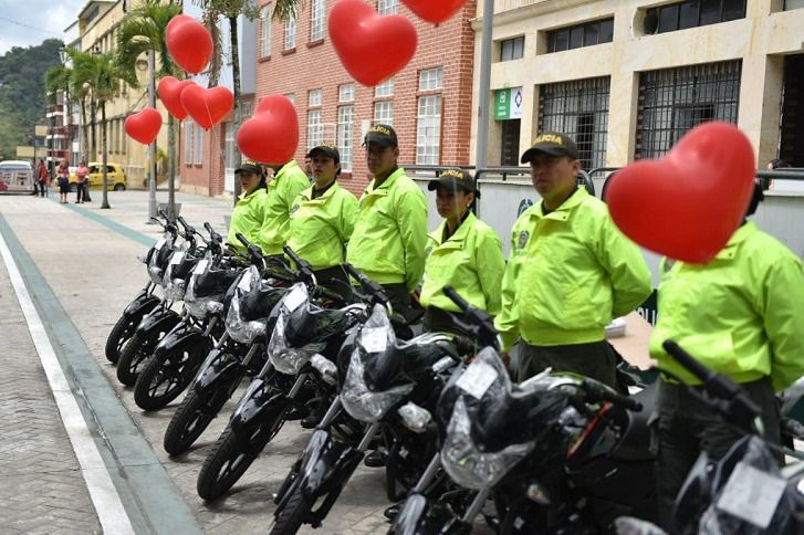 Alcaldía entregó motocicletas y vehículos a Migración Colombia y Policía Metropolitana