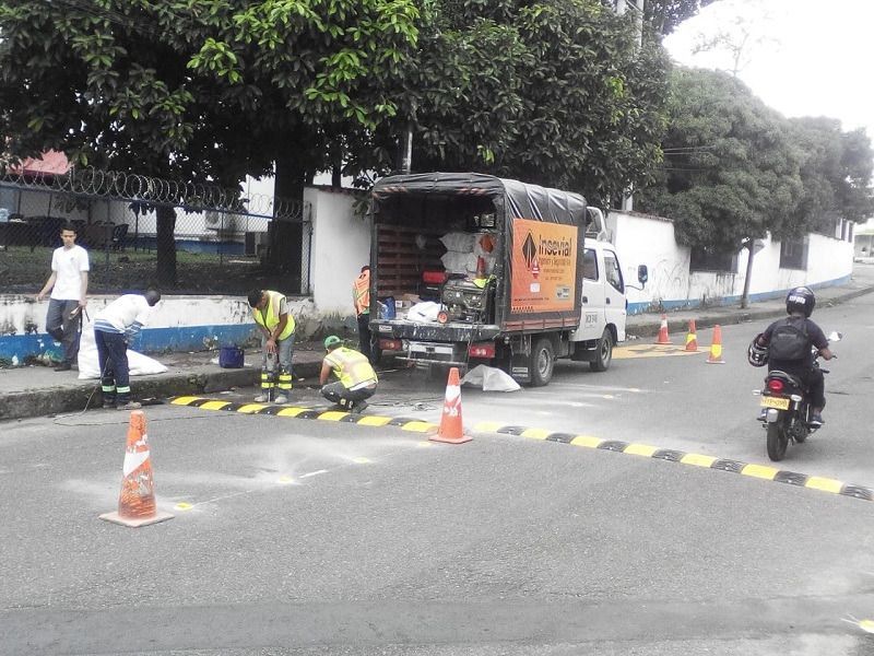 Reductores de velocidad para disminuir muertes de peatones en las vías en Ibagué