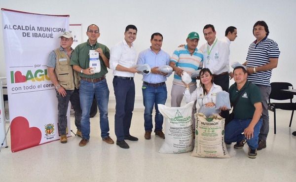 400 familias campesinas recibieron kits de renovación para siembras de café