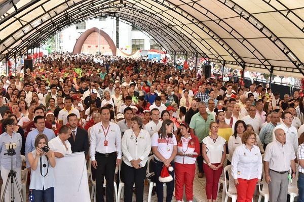 Jaramillo exaltó a los líderes comunales, empresarios y deportistas y le ganó de lejos la convocatoria al "Gordo Correa"