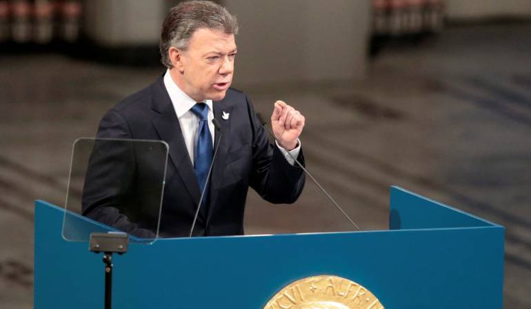 El Plan B si no pasa el Fast Track es someter las leyes al Congreso: Santos