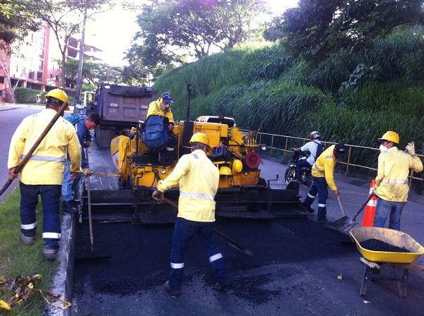 Avanza rehabilitación vial en la carrera Quinta y avenida Ambalá