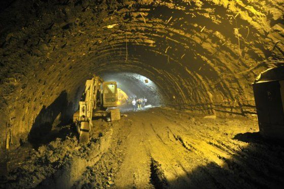 180 trabajadores del túnel de La Línea pararon actividades por falta de pago