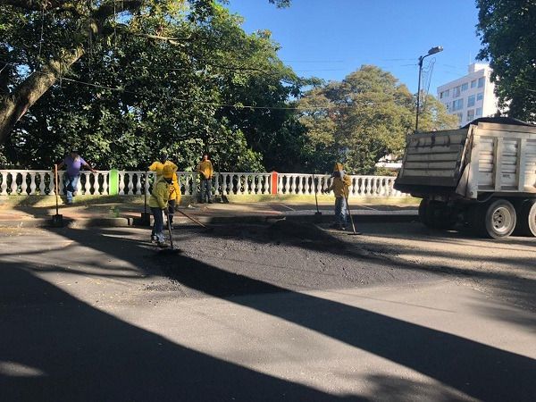 Sigue rehabilitación vial en la calle 10 y en el Centenario en Ibagué