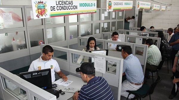 Alcaldía recaudó $410 millones en 2018 por expedir placas y licencias