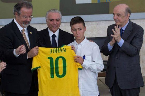 Brasil condecoró al "niño ángel" de la tragedia de Chapecoense