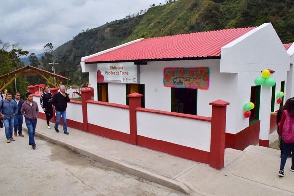 Jaramillo inauguró escuela y biblioteca en el corregimiento Toche